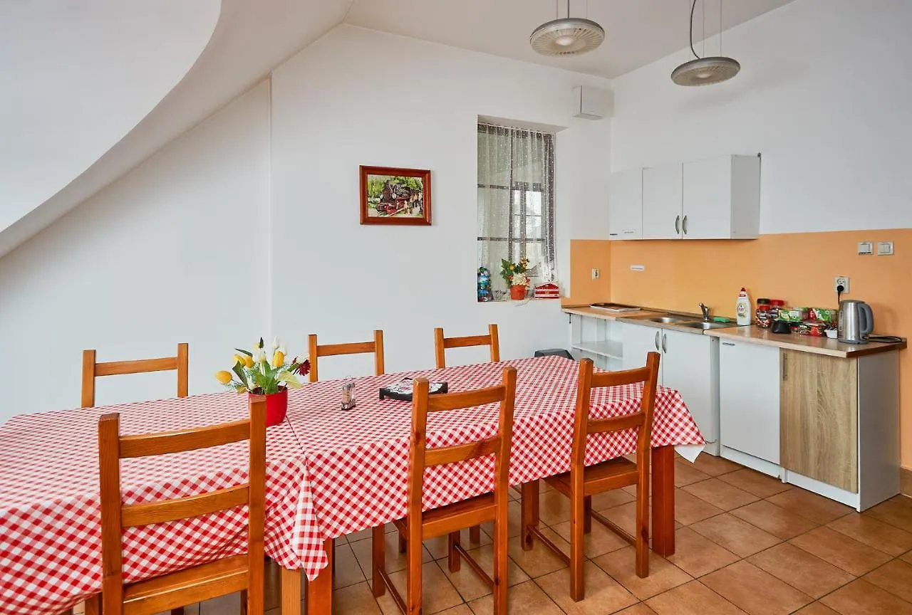 Quadrans Hostel And Caffee Na Dworcu Kolejowym Modlin 7 Min Jazdy Lotniskowym Autobusem Wahadlowym Nowy Dwór Mazowiecki 0*,  Πολωνία