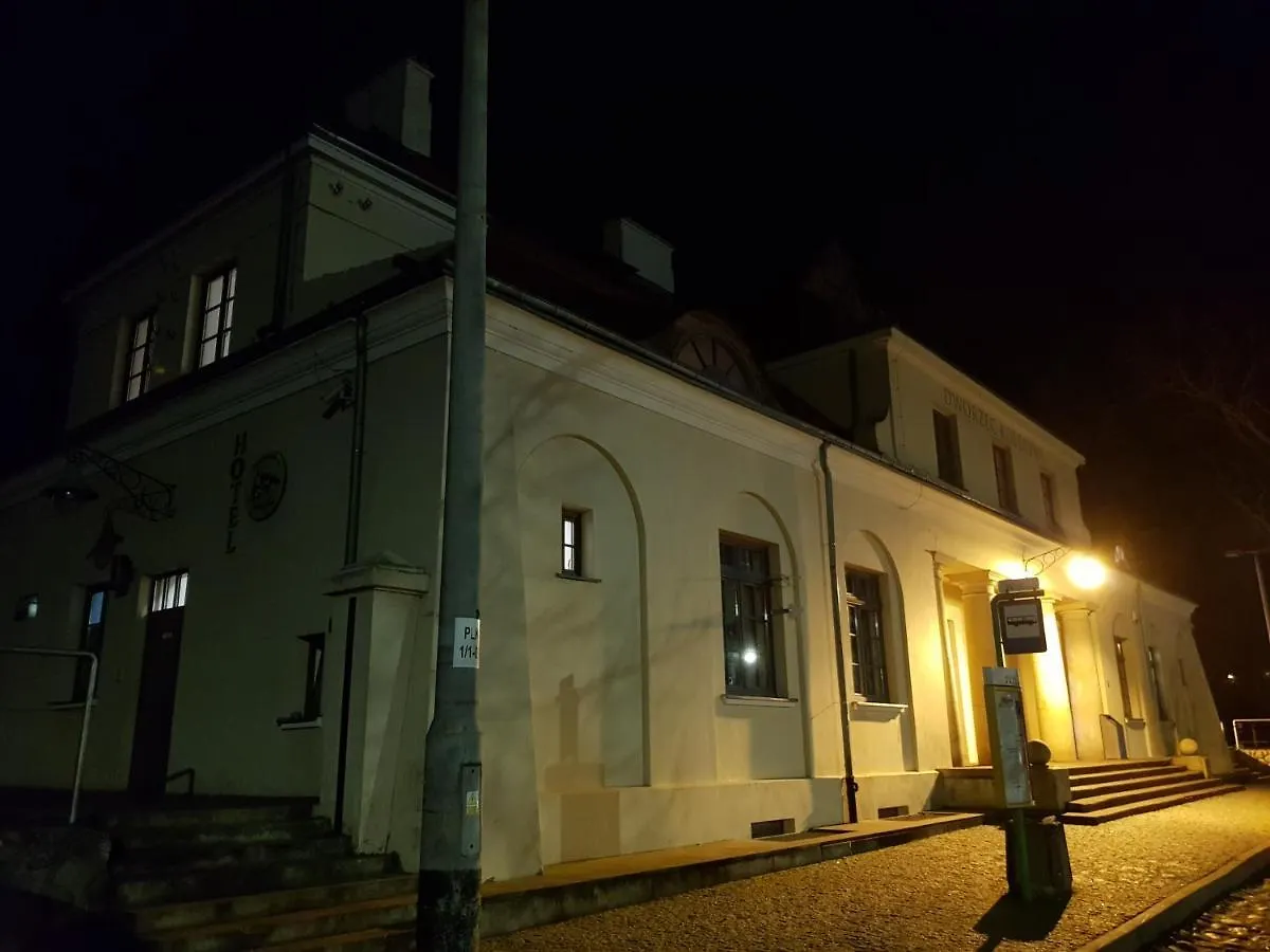 Quadrans Hostel And Caffee Na Dworcu Kolejowym Modlin 7 Min Jazdy Lotniskowym Autobusem Wahadlowym Nowy Dwór Mazowiecki
