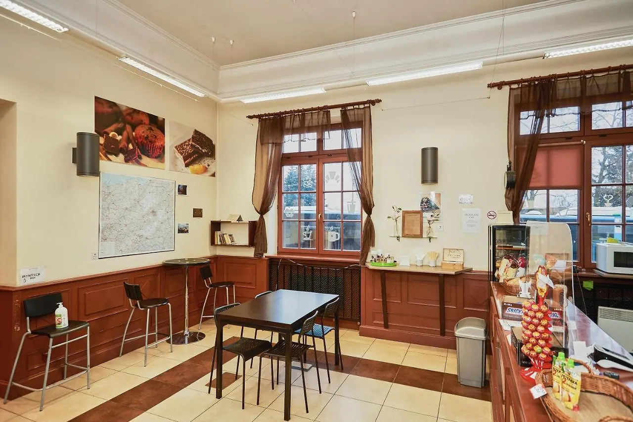 Quadrans Hostel And Caffee Na Dworcu Kolejowym Modlin 7 Min Jazdy Lotniskowym Autobusem Wahadlowym Nowy Dwór Mazowiecki